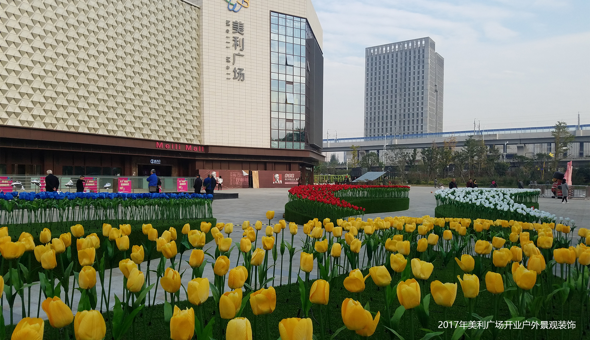 2017年美利广场开业户外景观装饰(图1)